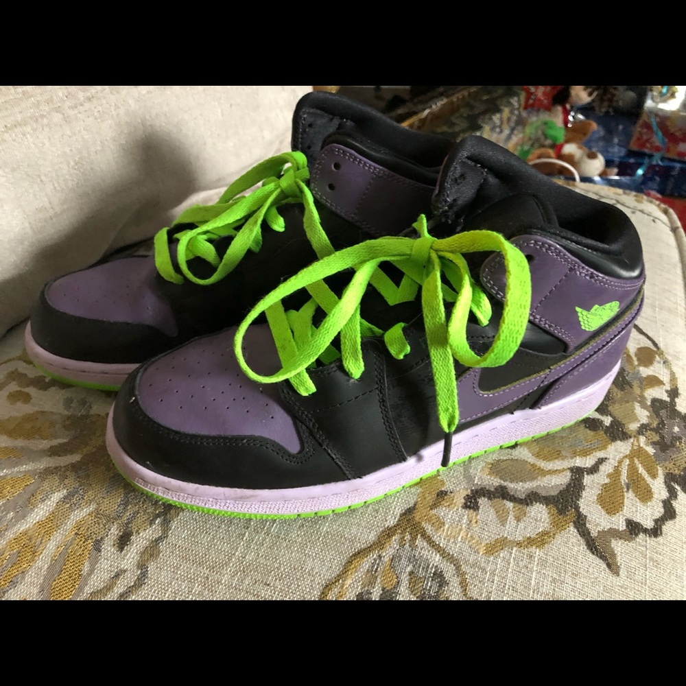 Boys Nike worm handful of times.  EUC